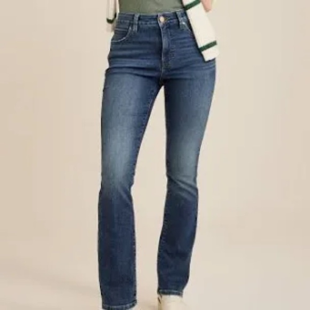 Maurices Mid Rise Bootcut Curvy Jeans Size 8 Short